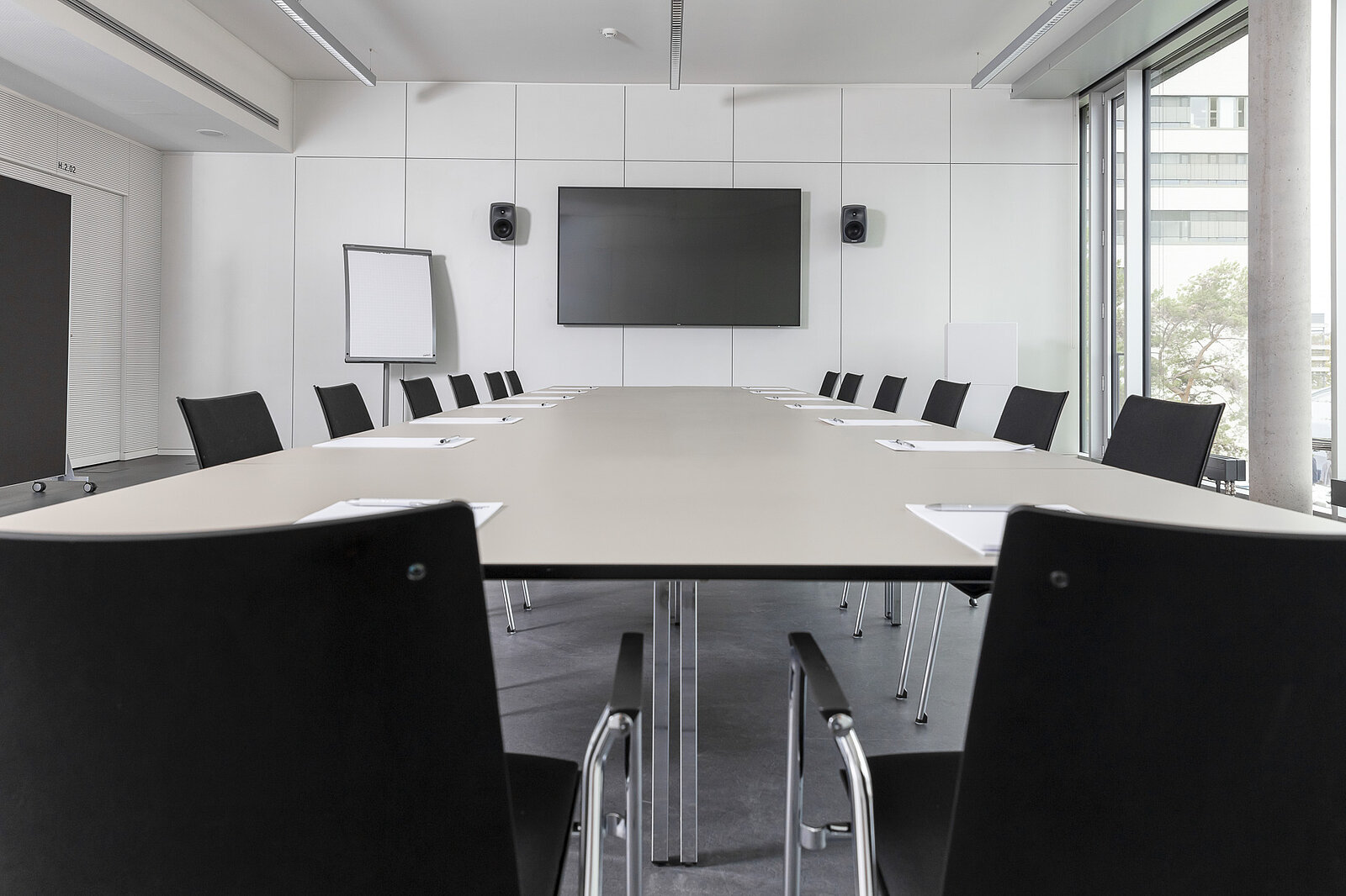 Picture 5 of the picture gallery shows the conference room with block seating